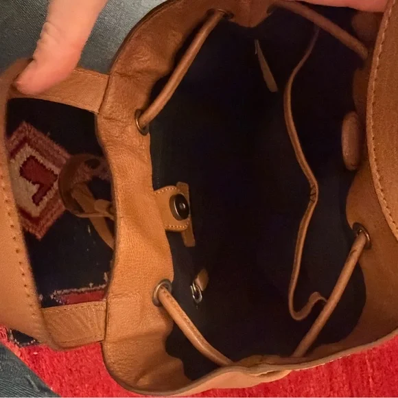 Frye & Co Leather Women's Backpack Bag - Picture 4 of 5